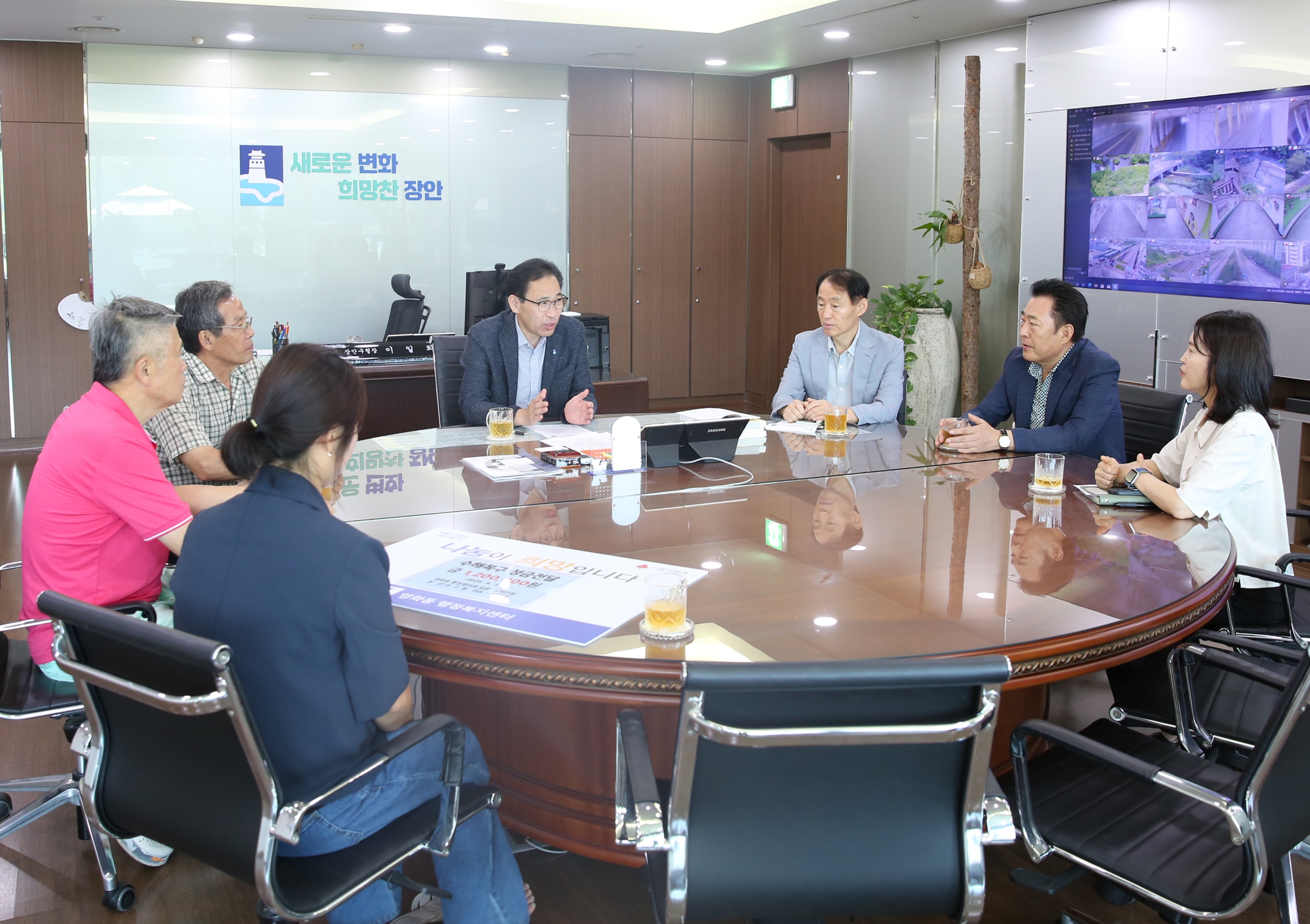 수해피해지역 성금 전달식4번 사진